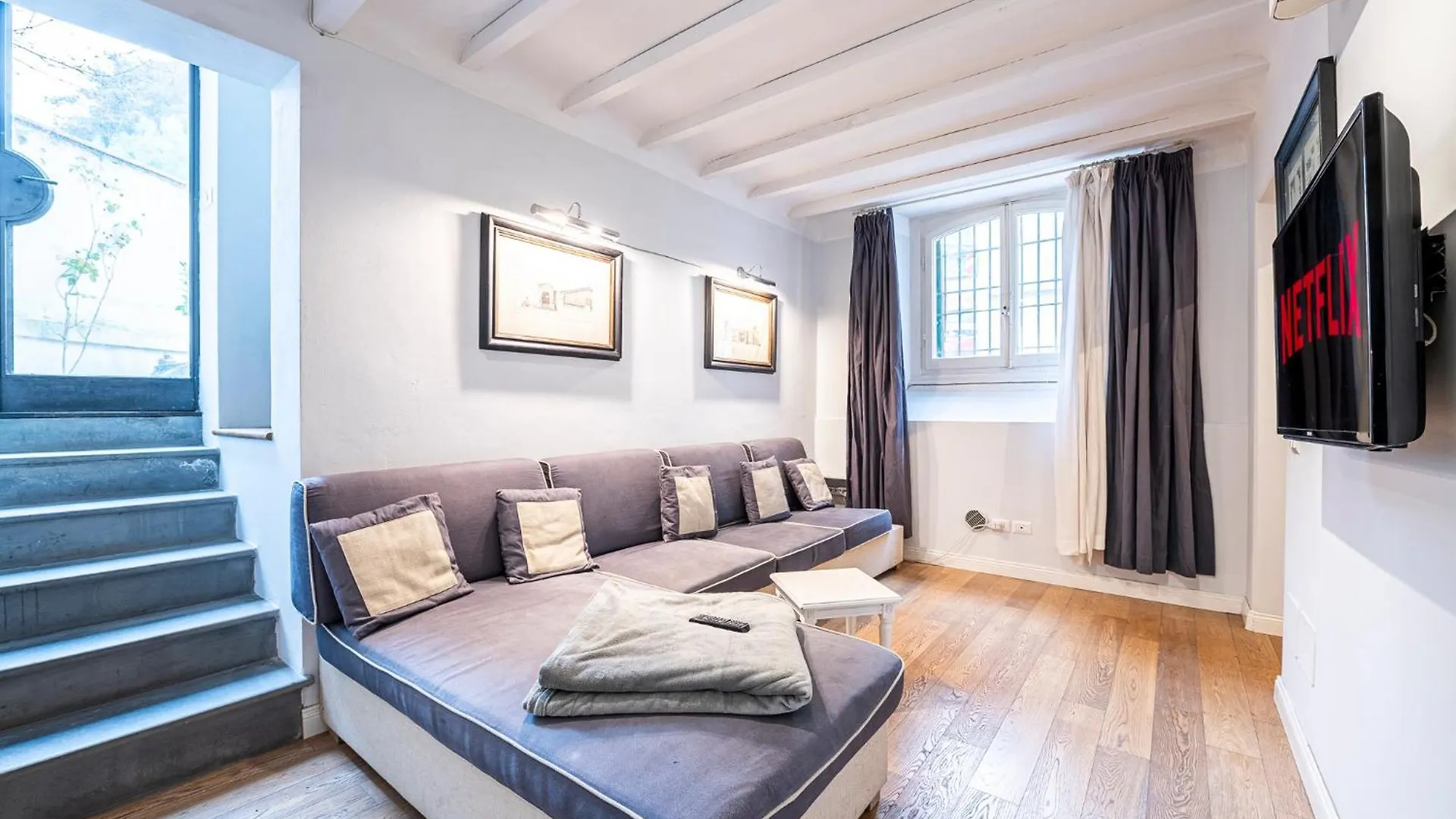 Apartment Suite In Pz. Michelangelo: Due Camere Con Due Bagni Florence Italy