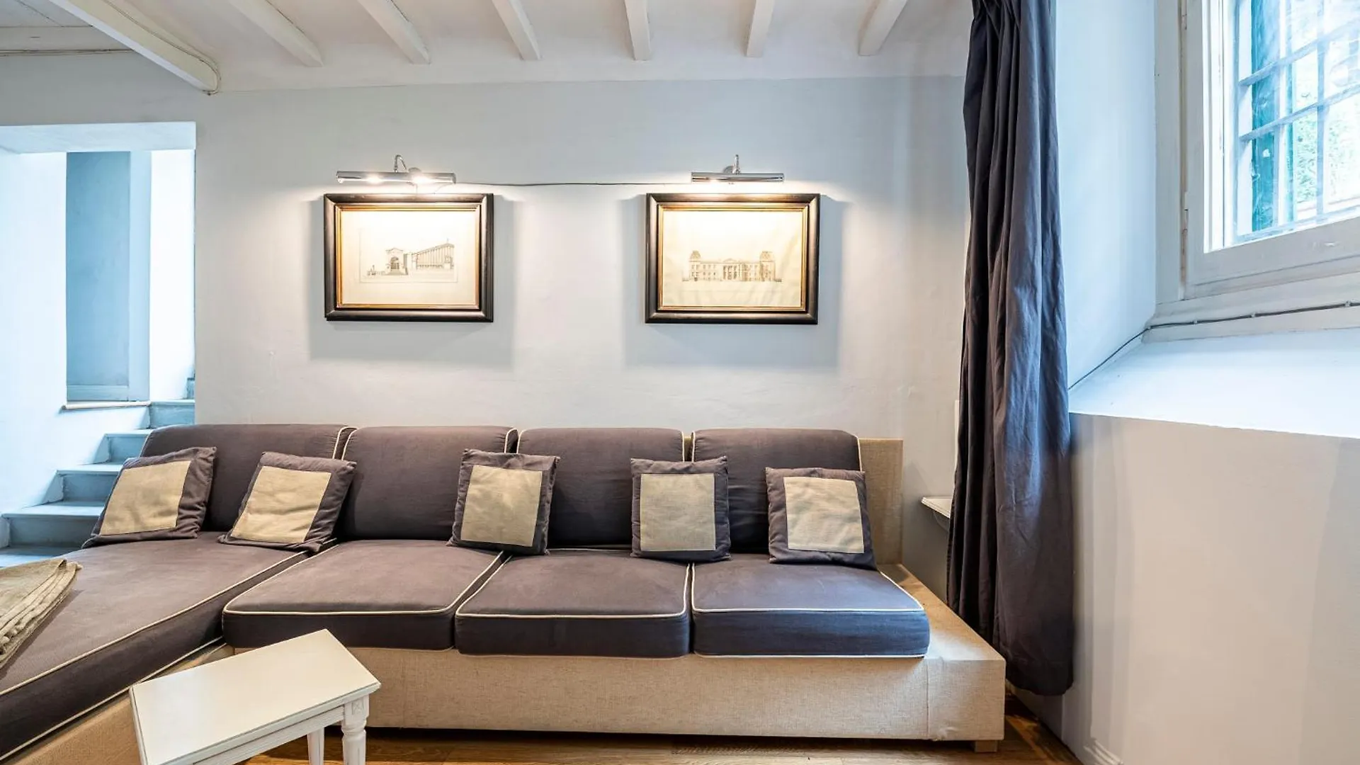 Apartment Suite In Pz. Michelangelo: Due Camere Con Due Bagni Florence