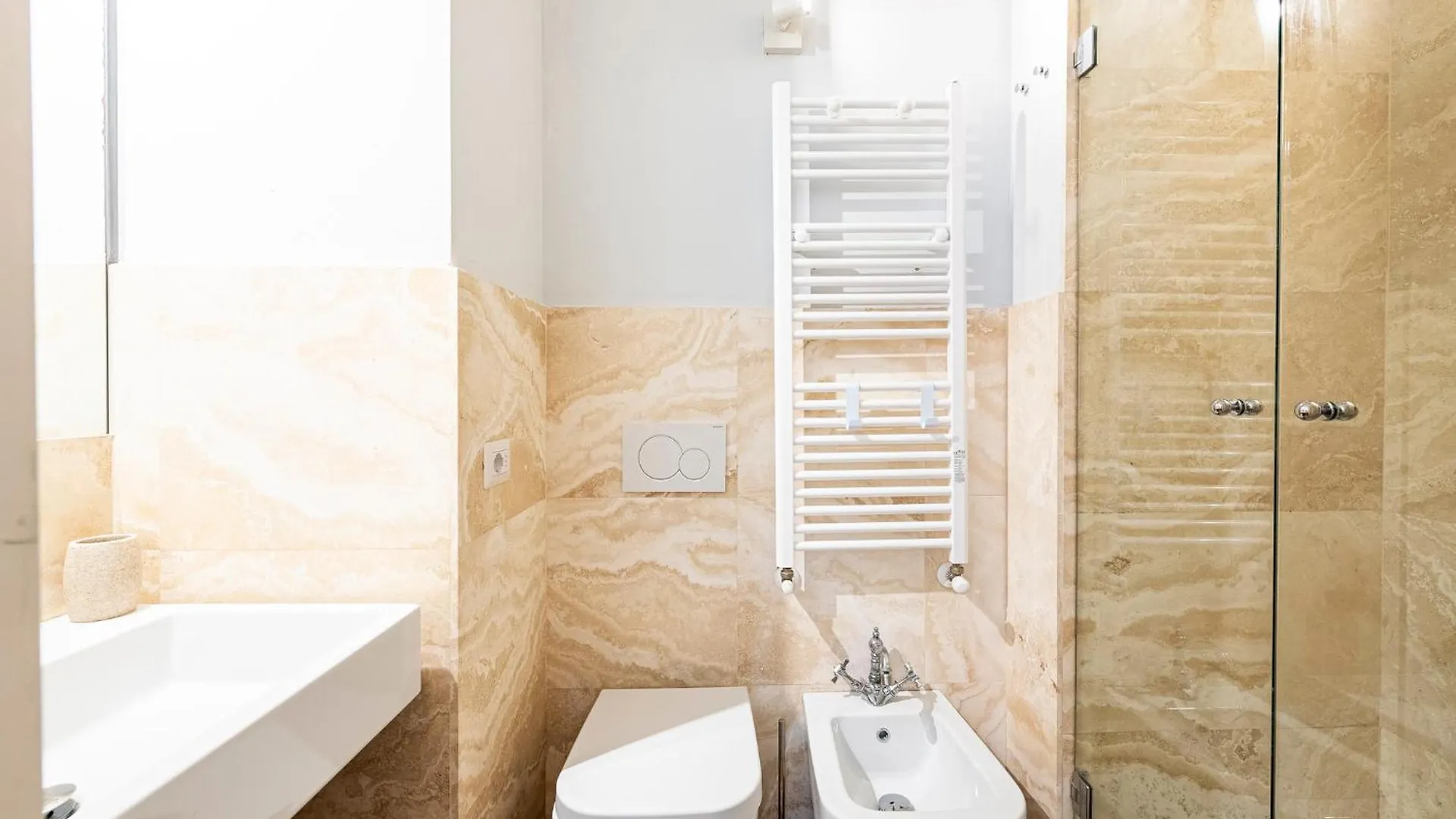 Suite In Pz. Michelangelo: Due Camere Con Due Bagni Florence
