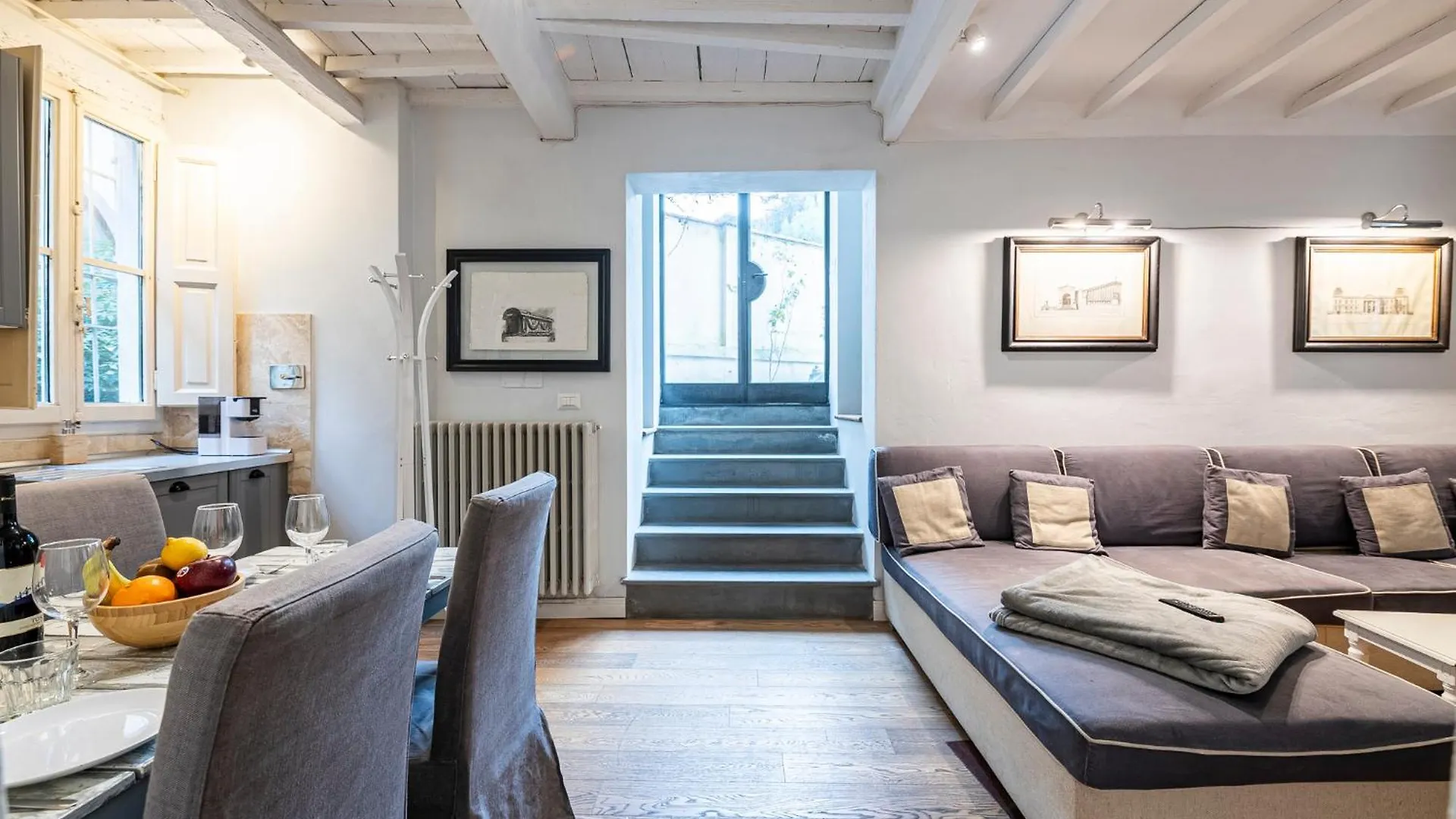 Apartment Suite In Pz. Michelangelo: Due Camere Con Due Bagni Florence
