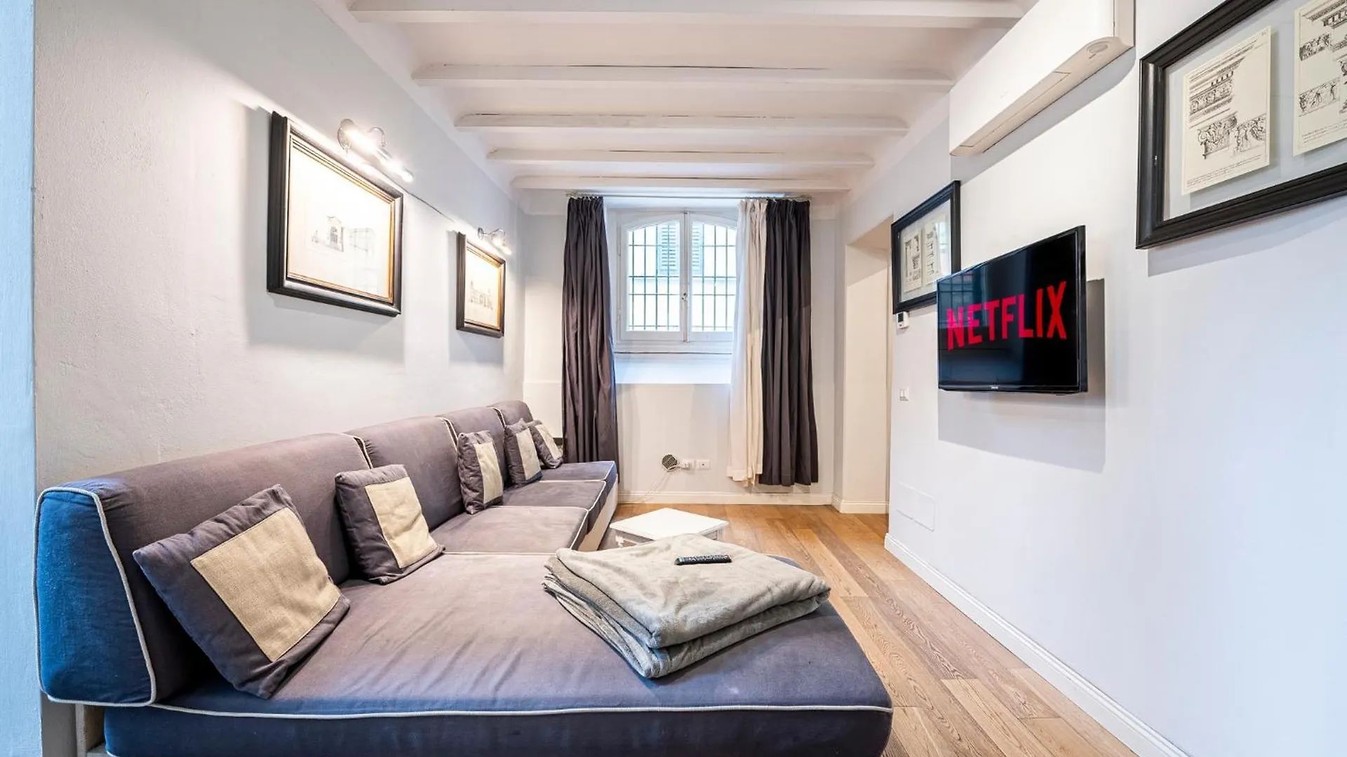 Apartment Suite In Pz. Michelangelo: Due Camere Con Due Bagni Florence